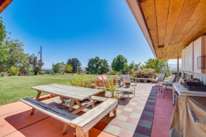 Yakima Wine Country Retreat with Scenic Valley Views